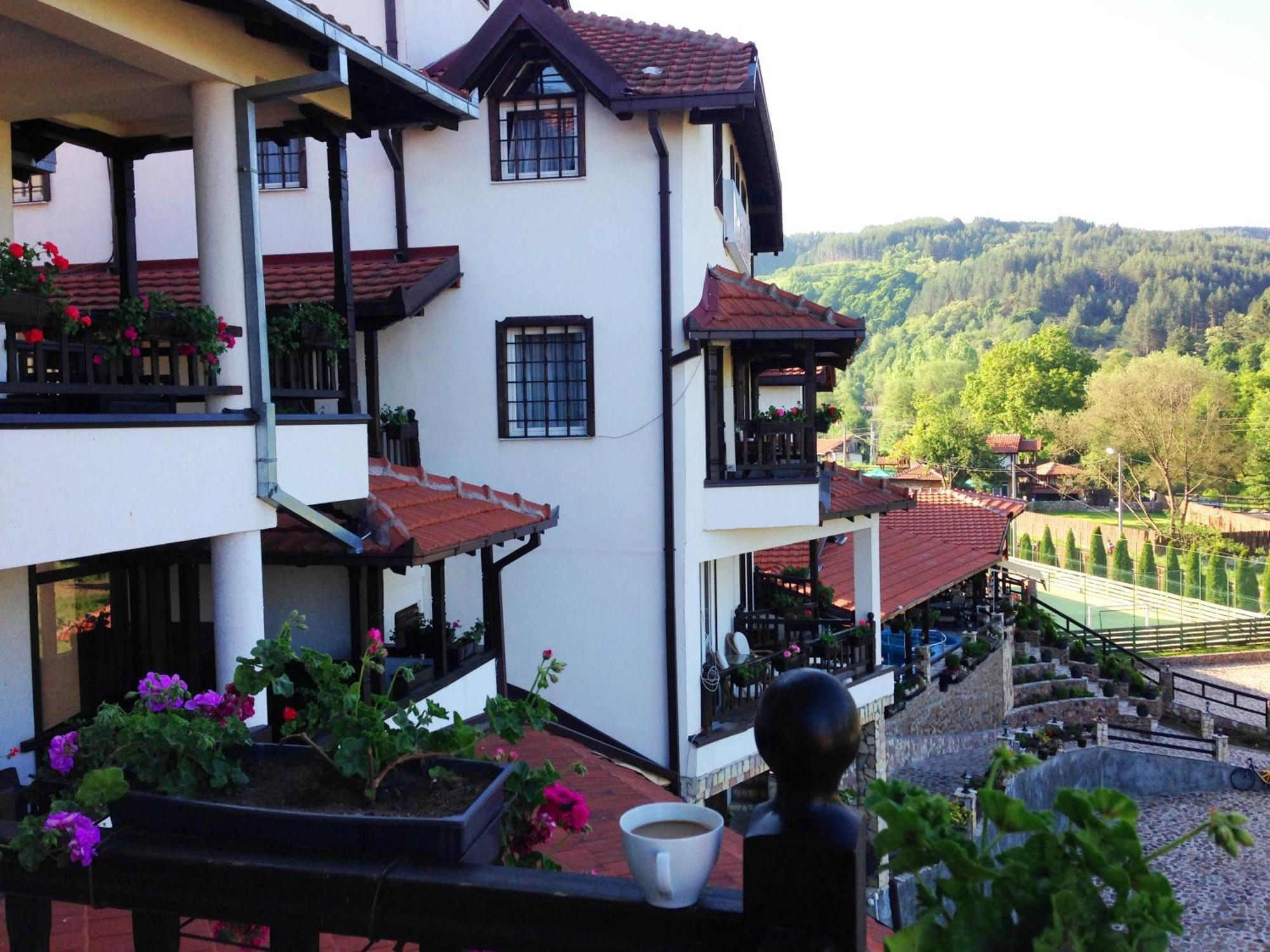 Hotel Manastir Berovo Ngoại thất bức ảnh