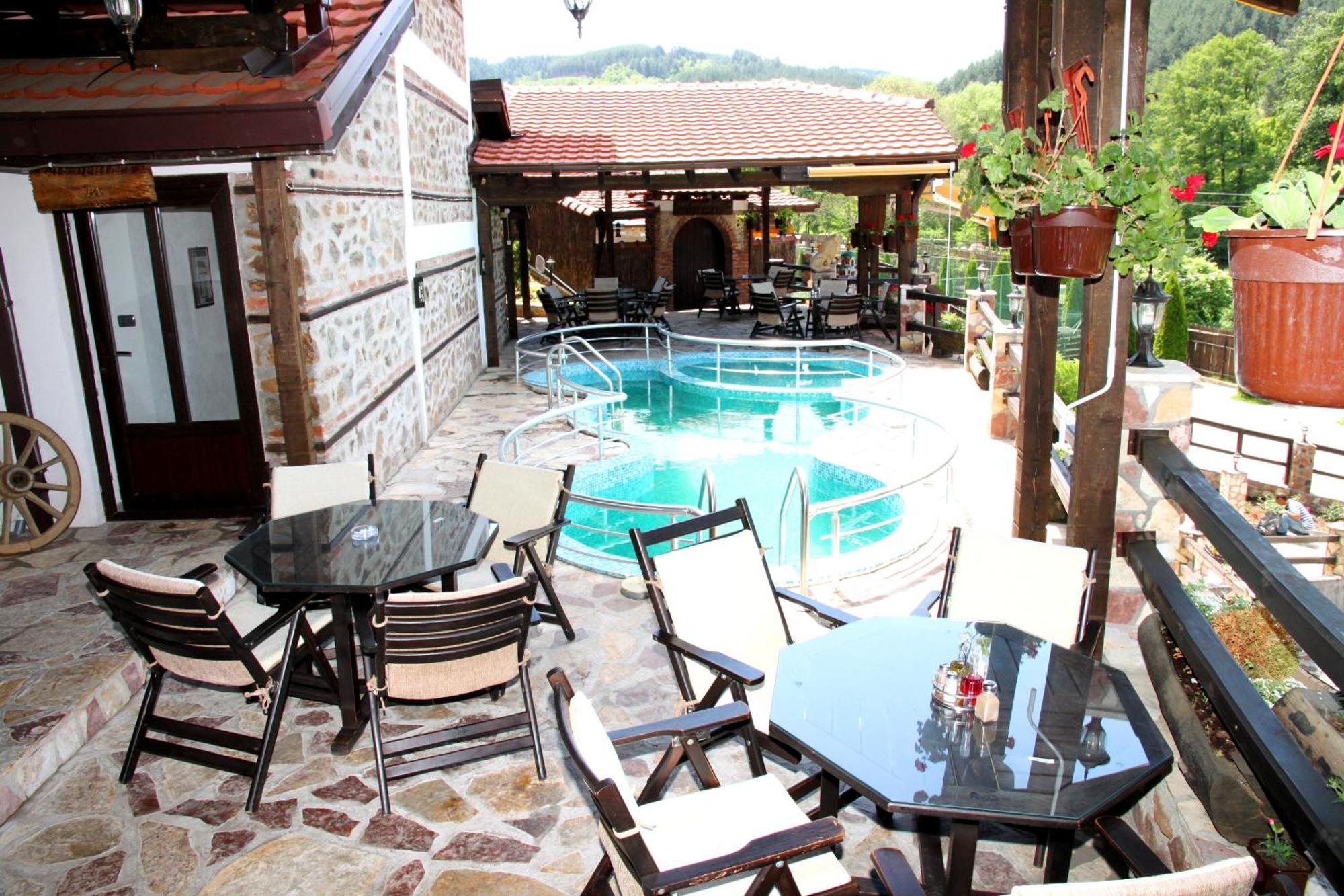 Hotel Manastir Berovo Ngoại thất bức ảnh
